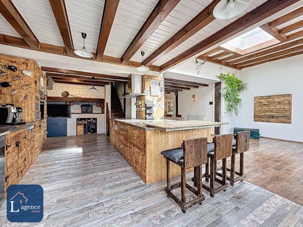 Le Charme en Grand : 421 m²  pour 9 pièces - Lumineuse et intime à Péron