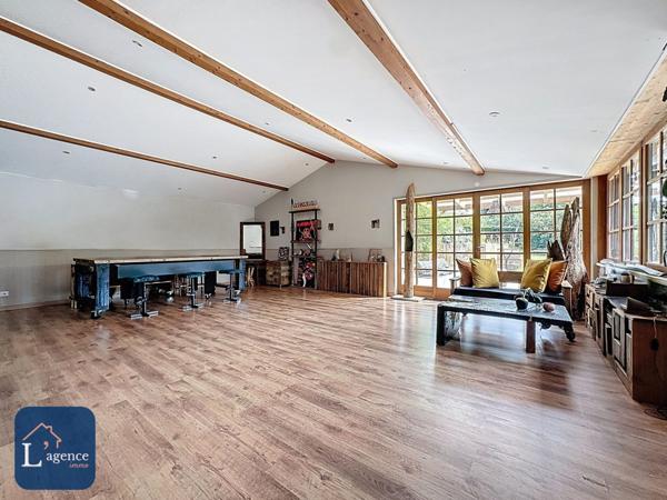 Le Charme en Grand : 421 m²  pour 9 pièces - Lumineuse et intime à Péron