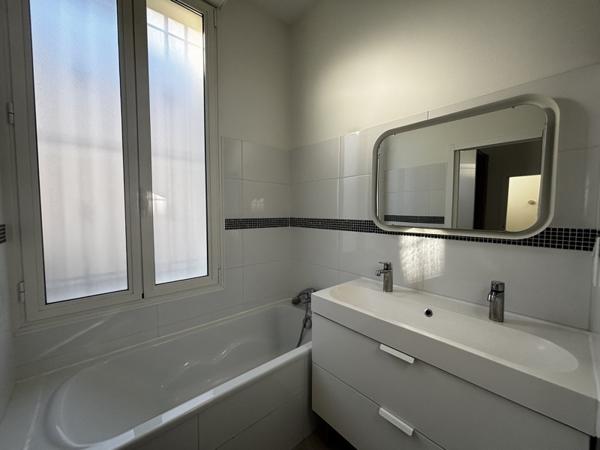 Maison à louer 1 280 € CC Bordeaux 3 p 74 m² DPE C