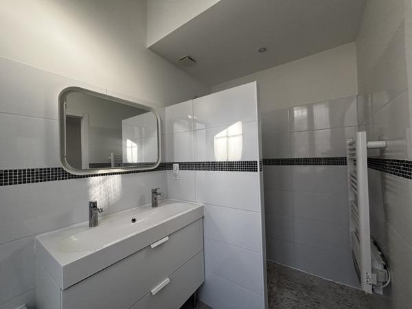 Maison à louer 1 280 € CC Bordeaux 3 p 74 m² DPE C