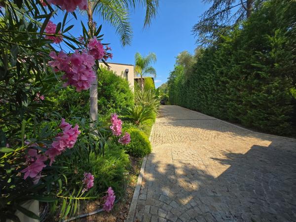 MAISON MOUGINS 500 m² habitables - Terrain 5200 m² - Luxe, volupté et art de vivre