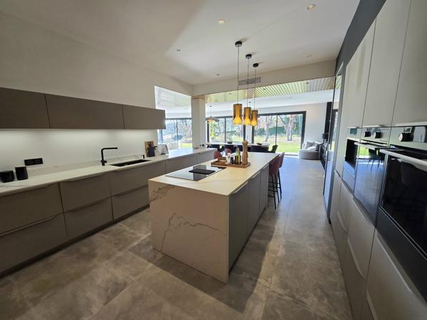 MAISON MOUGINS 500 m² habitables - Terrain 5200 m² - Luxe, volupté et art de vivre