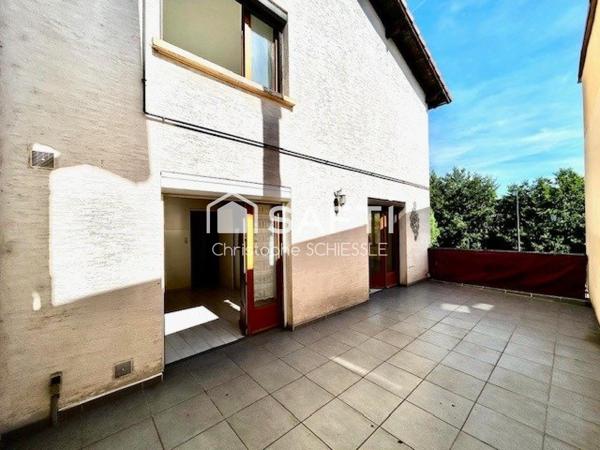 Appartement duplex T5 de 105 M2 avec terrasse , garage ,cave , buanderie