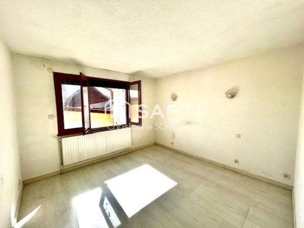 Appartement duplex T5 de 105 M2 avec terrasse , garage ,cave , buanderie