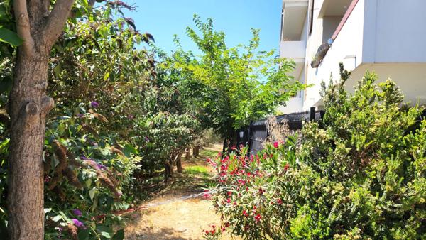 À vendre - T2 rénové avec terrasse, parking boxable  // Quartier Sainte-Marthe (13 014)