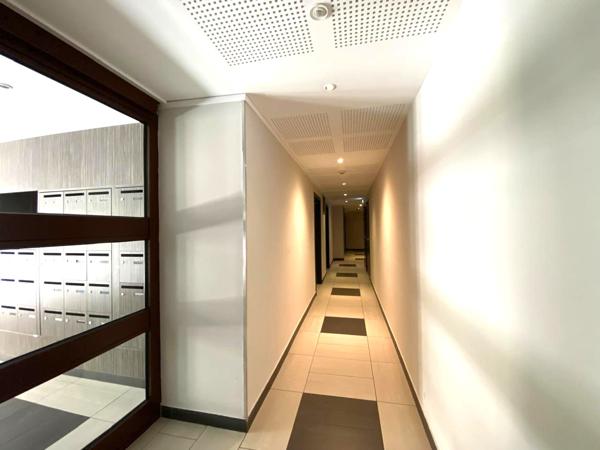 À vendre - T2 rénové avec terrasse, parking boxable  // Quartier Sainte-Marthe (13 014)