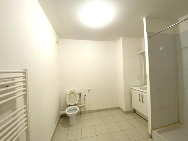 À vendre - T2 rénové avec terrasse, parking boxable  // Quartier Sainte-Marthe (13 014)