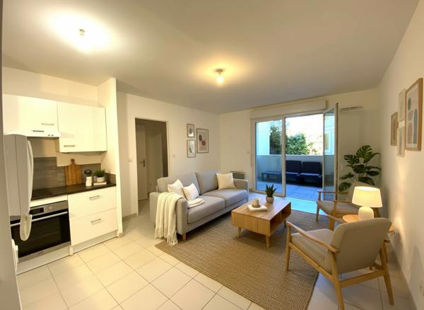 À vendre - T2 rénové avec terrasse, parking boxable  // Quartier Sainte-Marthe (13 014)