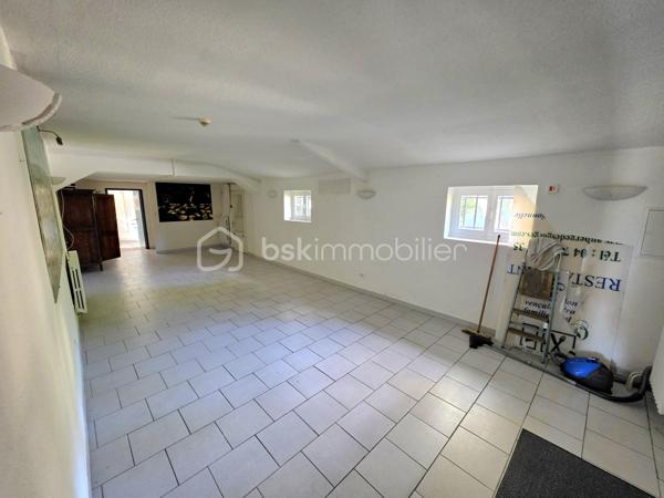 Local d activites de 99 m²