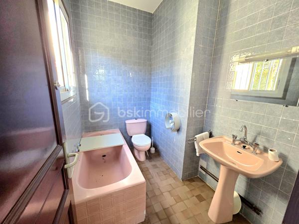 Local d activites de 99 m²