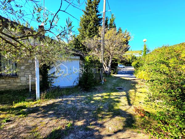 Local d activites de 99 m²