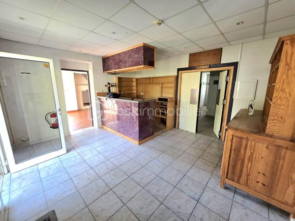 Local d activites de 99 m²