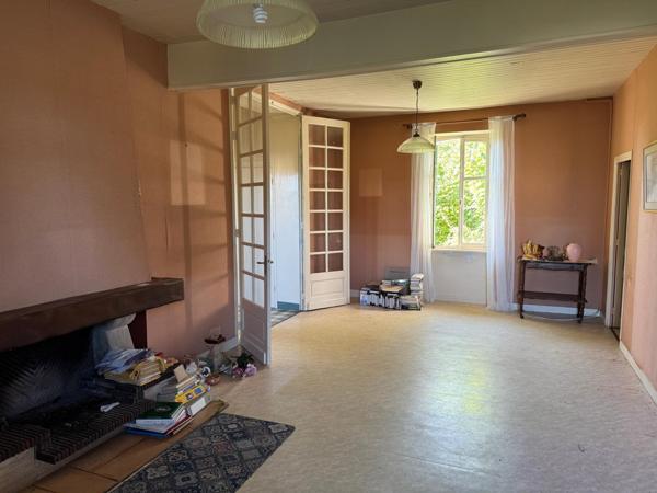 Nichée dans la verdure - 8 pièces à exploiter