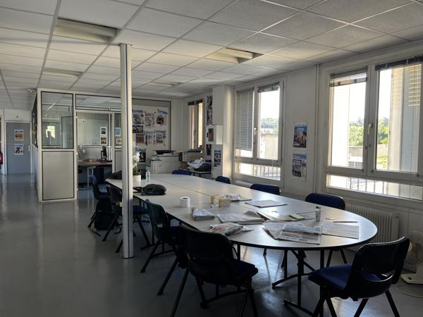 A VENDRE BUREAUX 400 M2 CREIL - CENTRE VILLE - FACE GARE