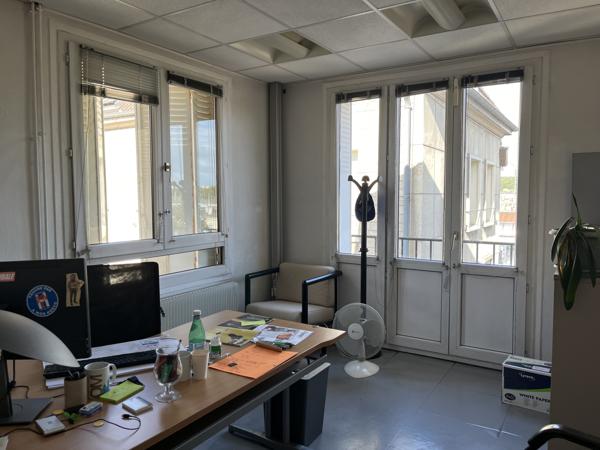 A VENDRE BUREAUX 400 M2 CREIL - CENTRE VILLE - FACE GARE