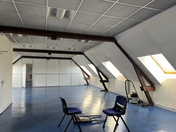A VENDRE BUREAUX 400 M2 CREIL - CENTRE VILLE - FACE GARE