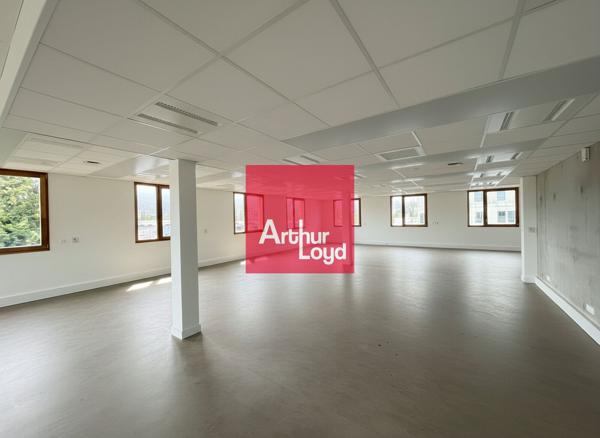 Bureaux neufs à louer à Saint-Martin-d'Hères divisibles avec parkings privatifs