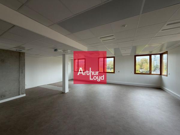 Bureaux neufs à louer à Saint-Martin-d'Hères divisibles avec parkings privatifs