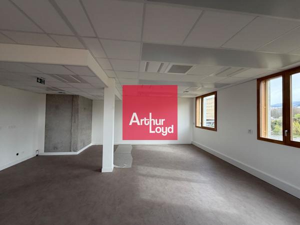 Bureaux neufs à louer à Saint-Martin-d'Hères divisibles avec parkings privatifs