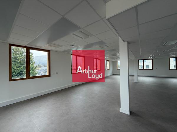 Bureaux neufs à louer à Saint-Martin-d'Hères divisibles avec parkings privatifs