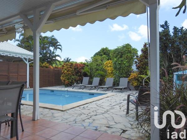 Maison 8 pièces de 118 m² à Sainte-Anne (97227)