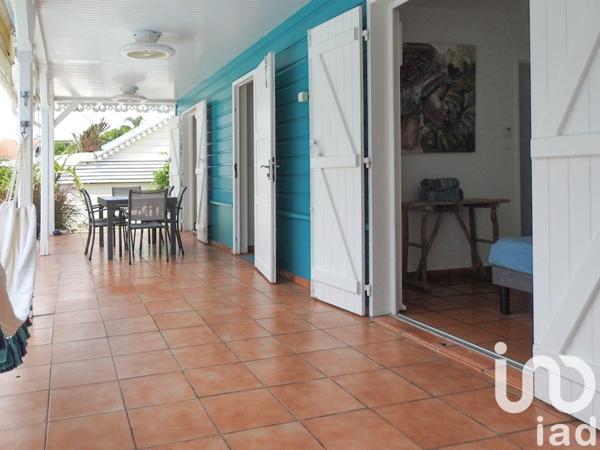 Maison 8 pièces de 118 m² à Sainte-Anne (97227)