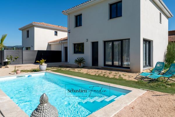 Dpt Var (83), à vendre LE CASTELLET maison P6 de 125 m² - Terrain plat de 469 m² - piscine - vue dégagée - garage