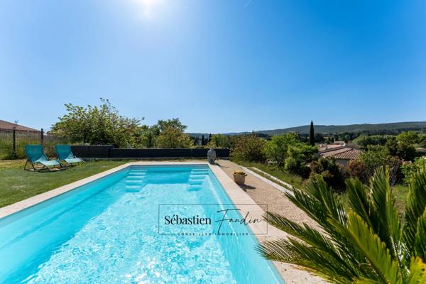 Dpt Var (83), à vendre LE CASTELLET maison P6 de 125 m² - Terrain plat de 469 m² - piscine - vue dégagée - garage