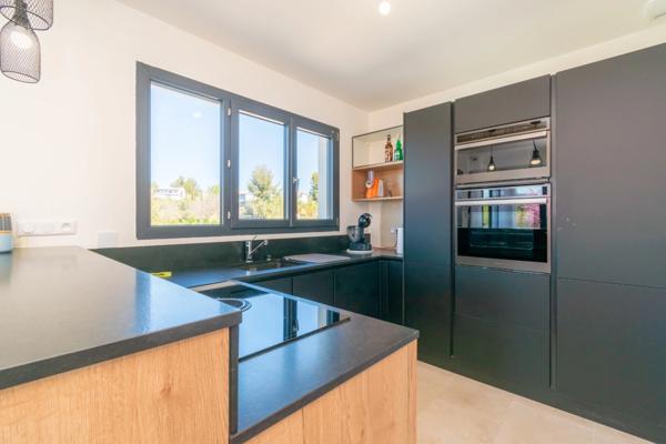 Dpt Var (83), à vendre LE CASTELLET maison P6 de 125 m² - Terrain plat de 469 m² - piscine - vue dégagée - garage