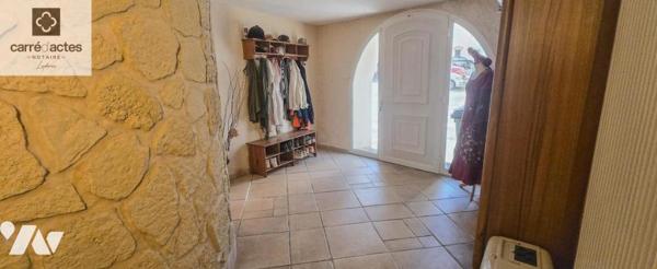 Maison de village rénovée au centre, 4 Chambres dont suite parentale et terrasse tropézienne