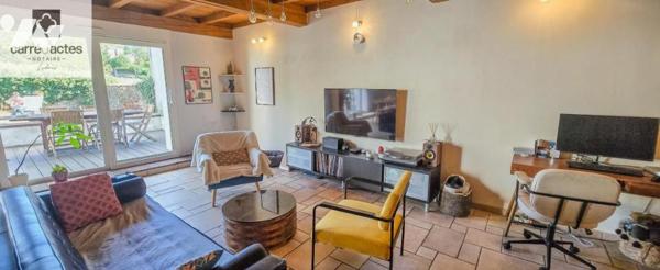 Maison de village rénovée au centre, 4 Chambres dont suite parentale et terrasse tropézienne