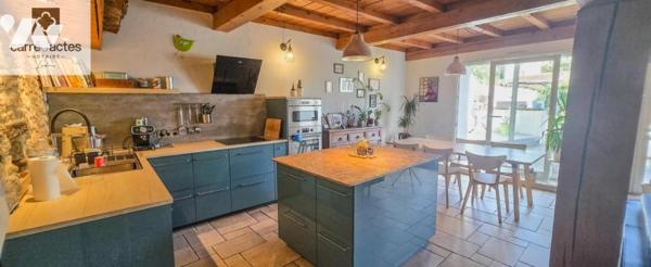 Maison de village rénovée au centre, 4 Chambres dont suite parentale et terrasse tropézienne