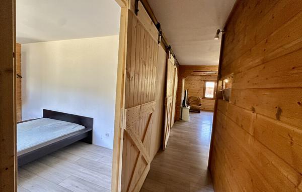 MURS COMMERCIAUX   CHALET EN BOIS AVEC LOGEMENT   ZONE D’ACTIVITÉ