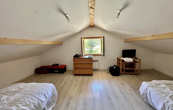 MURS COMMERCIAUX   CHALET EN BOIS AVEC LOGEMENT   ZONE D’ACTIVITÉ