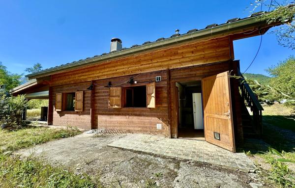 MURS COMMERCIAUX   CHALET EN BOIS AVEC LOGEMENT   ZONE D’ACTIVITÉ