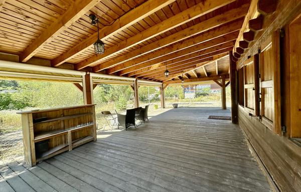 MURS COMMERCIAUX   CHALET EN BOIS AVEC LOGEMENT   ZONE D’ACTIVITÉ