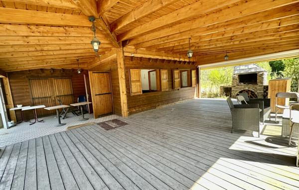 MURS COMMERCIAUX   CHALET EN BOIS AVEC LOGEMENT   ZONE D’ACTIVITÉ