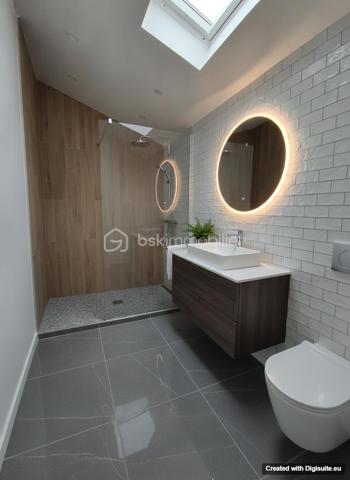 Une certaine idée du bonheur pour cet appartement type 2 neuf en cours de travaux, dans une petite maison intimiste de 4 logements, nichée au coeur d'un espace paisible, à proximité de pouilley!
Imaginez vous....dans cet appartement qui vous propose: une entrée, votre belle pièce de vie très lumineuse et spacieuse avec une terrasse qui vient prolonger cet espace.
A l'étage vous trouvez une chambre, une salle d'eau équipée (douche) et un cabinet de toilette, pour votre information l'étage aura une climatisation!
Votre appartement possède de belles prestations et finitions avec des volets électriques, spots led plafond, un chauffage individuel top grace à l' aérothermie+ clim réversible à télécommande en basse consommation, charges minimum, une place de parking privative, livraison automne 2026, honoraires inclus charge vendeur.
Pour votre information, les photos en annonce sont du home-staging virtuel, pour que vous ayez un visuel meublé.
Renseignements et rendez vous du lundi au samedi de 8h à 20 h.
Et si vous faisiez le choix de la qualité de vie?
