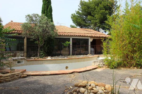 Magnifique villa de 155 m2 (avec piscine & vue mer) sur terrain de 1668 m² à Septèmes-Les-Vallons