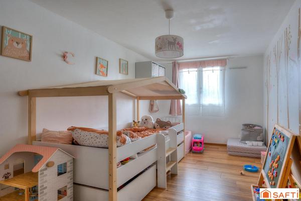 Jolie maison familiale avec jardin et garage