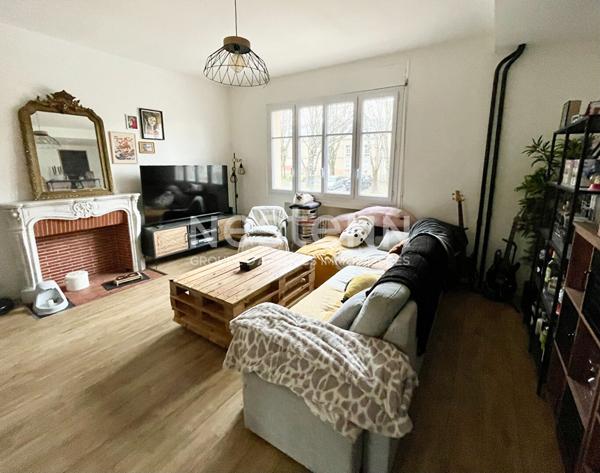 A vendre Angers,les hauts de la doutre, appartement type 3, rez-de-chaussée surélevé, cuisine ouverte aménagée équipée, 2 chambres, aucun travaux à prévoir, petite copropriété.