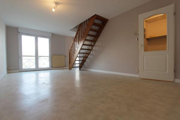A louer un appartement t3 duplex à Quimper-Braden.