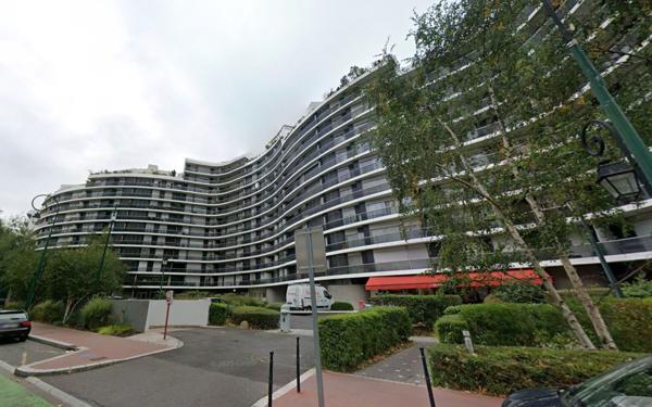 Stationnement à louer    11 m2 Saint-Maurice