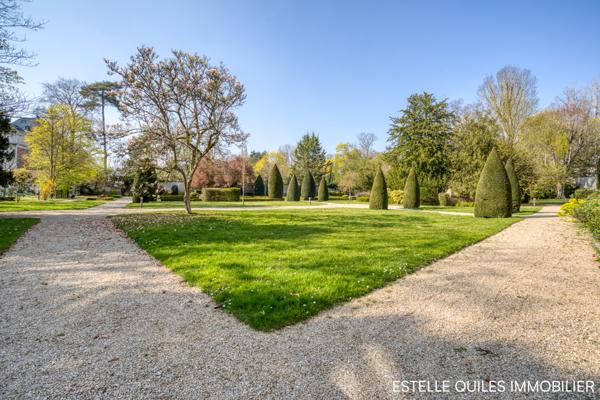 Versailles (78000) VERSAILLES NOTRE-DAME ERMITAGE : vue exceptionnelle, appt 2 pièces 50 m² env, ascenseur, balcon, parking, cave