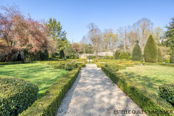 Versailles (78000) VERSAILLES NOTRE-DAME ERMITAGE : vue exceptionnelle, appt 2 pièces 50 m² env, ascenseur, balcon, parking, cave