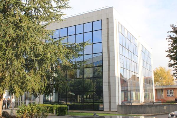 Bureaux à louer à Cergy immeuble au pied du RER service fibre