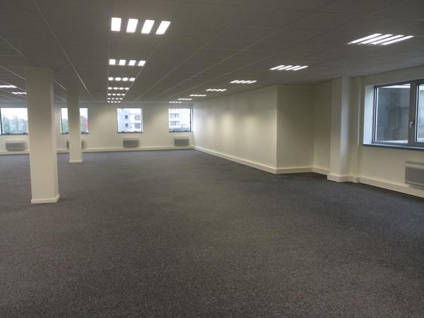 Bureaux à louer à Cergy immeuble au pied du RER service fibre