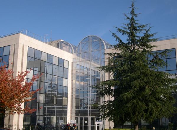 Bureaux à louer à Cergy immeuble au pied du RER service fibre