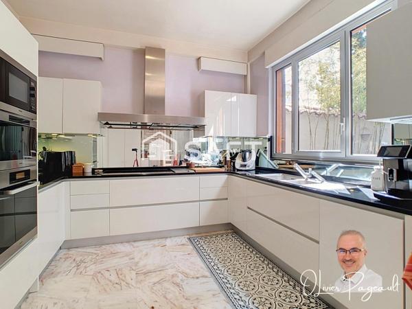 200 m², du calme, de beaux volumes : une combinaison rare!