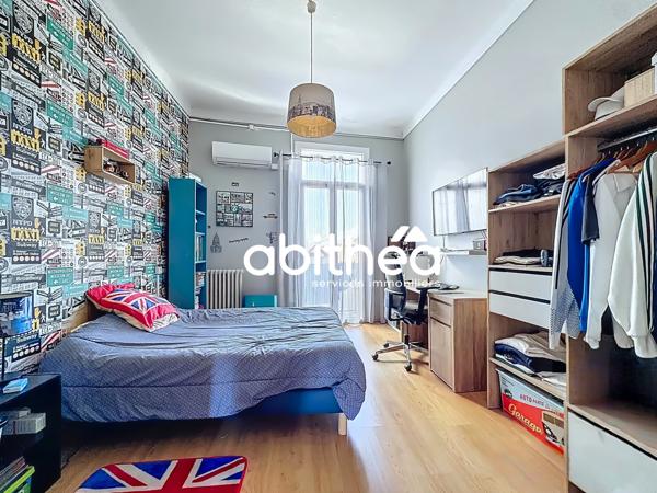 APPARTEMENT T4 - 119 m² - 3 CHAMBRES - BUREAU - 2 BALCONS - CAVE - CLIMATISATION - CENTRE-VILLE DE BÉZIERS